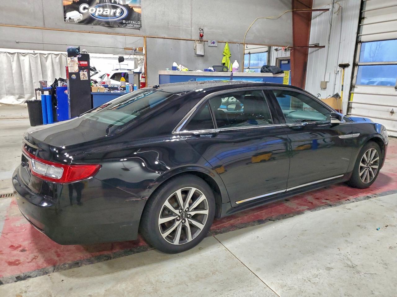 2017 LINCOLN CONTINENTAL photo 3