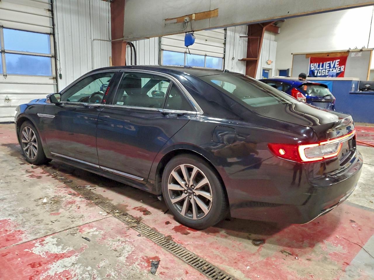 2017 LINCOLN CONTINENTAL photo 2