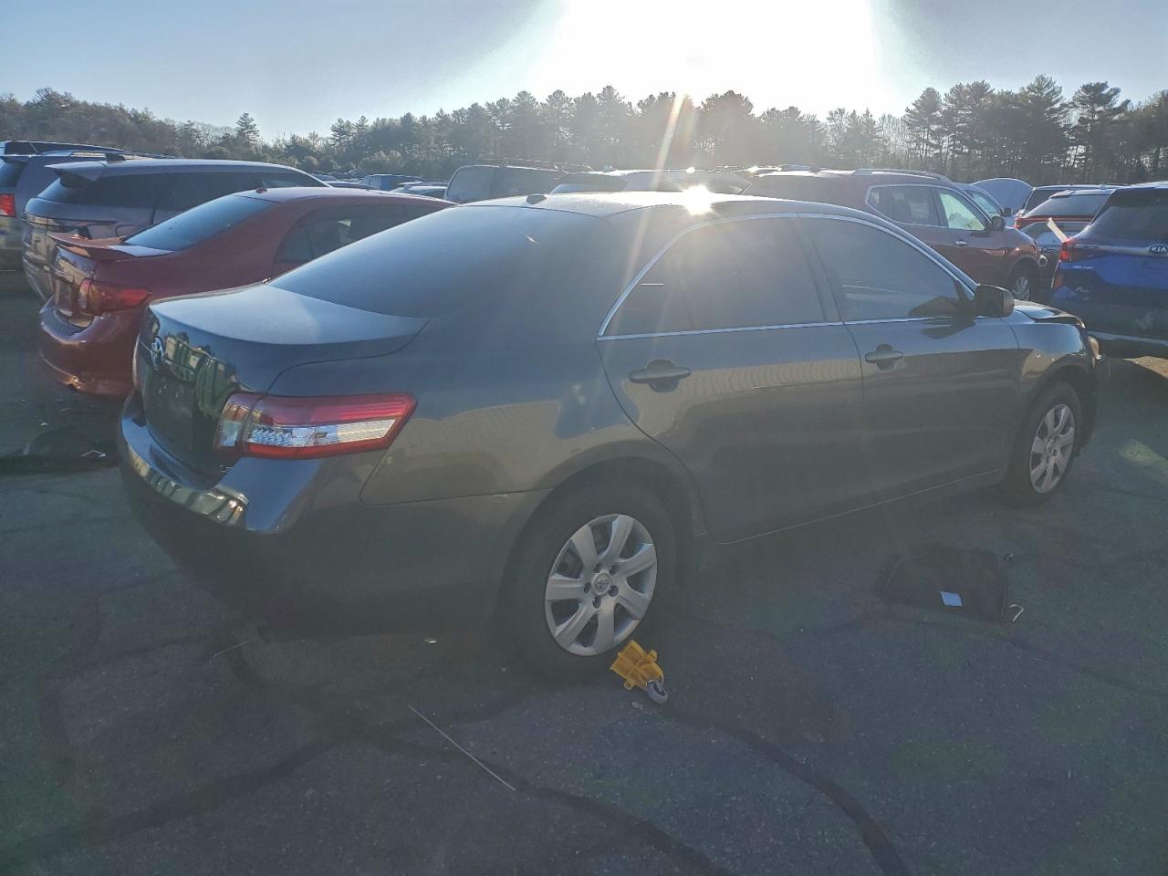 2011 TOYOTA CAMRY BASE photo 3