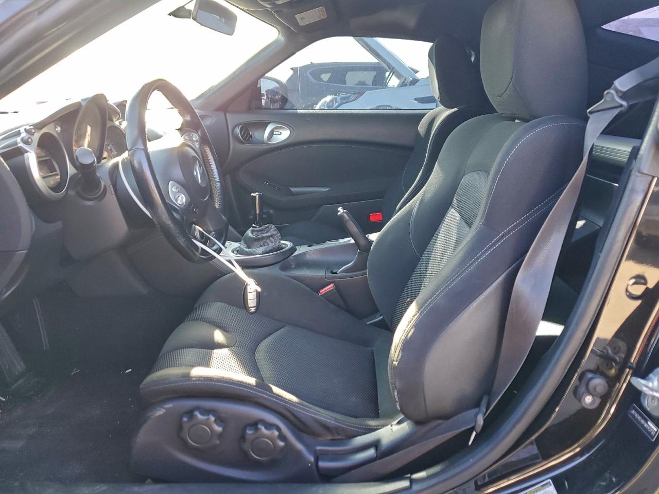 2015 NISSAN 370Z BASE photo 13