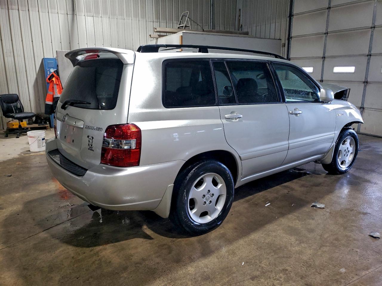 2004 TOYOTA HIGHLANDER photo 3