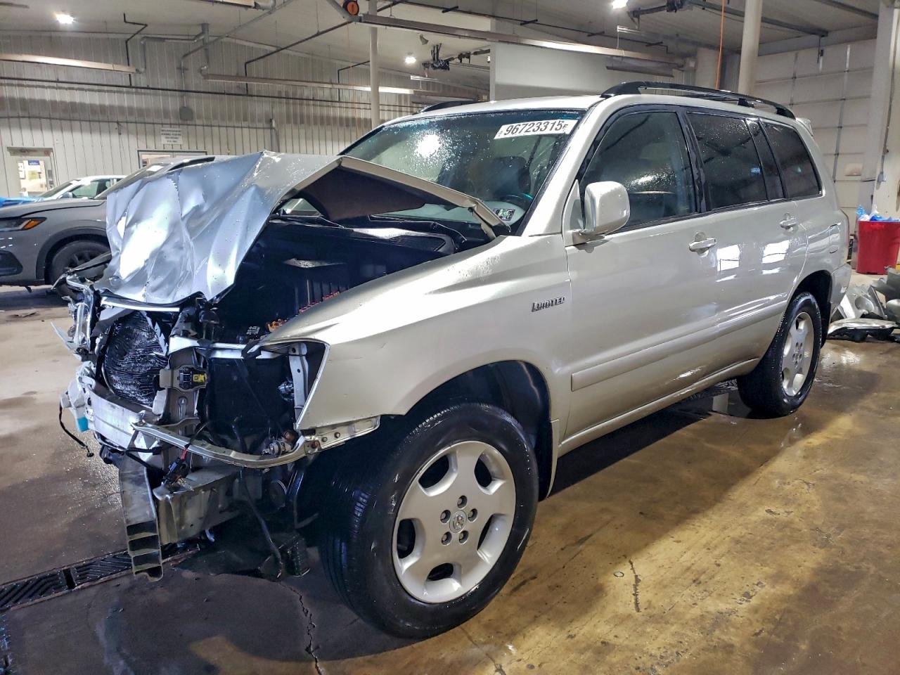2004 TOYOTA HIGHLANDER