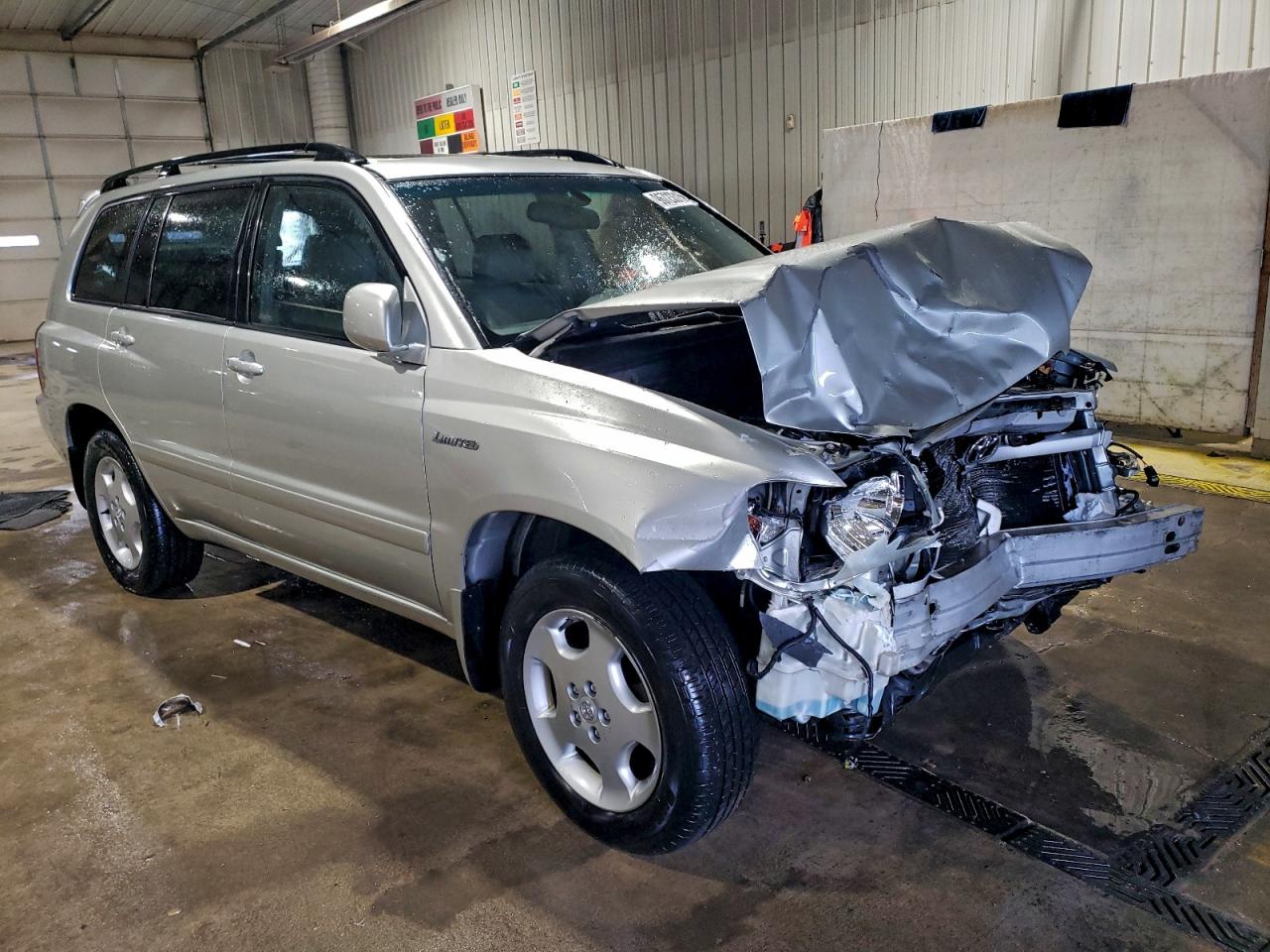 2004 TOYOTA HIGHLANDER photo 4