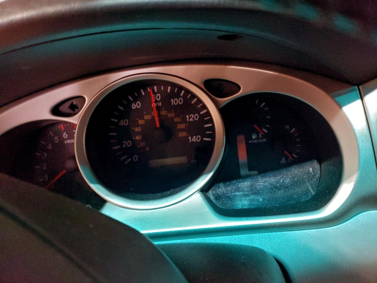 2004 TOYOTA HIGHLANDER photo 9