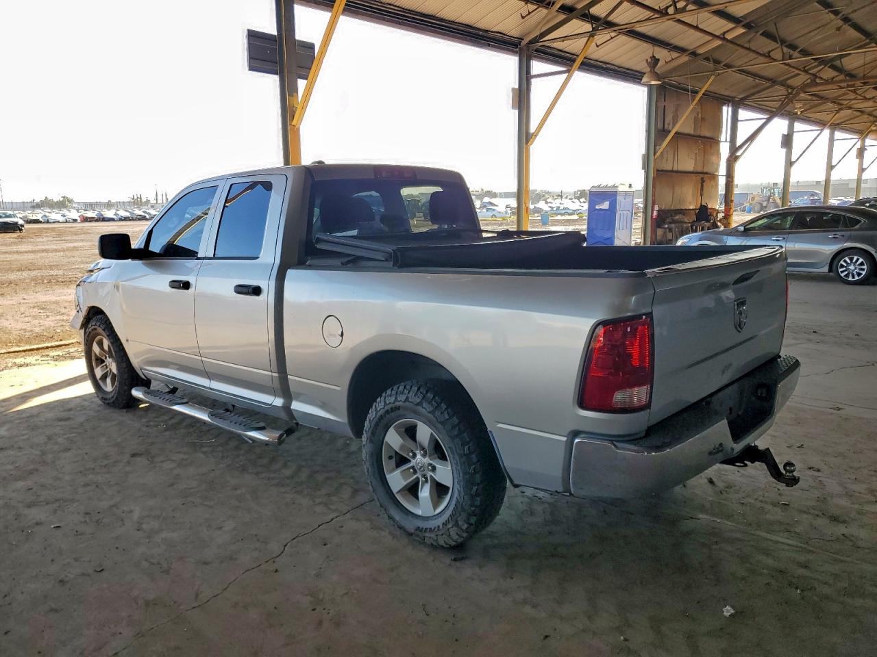 2017 RAM 1500 ST photo 2