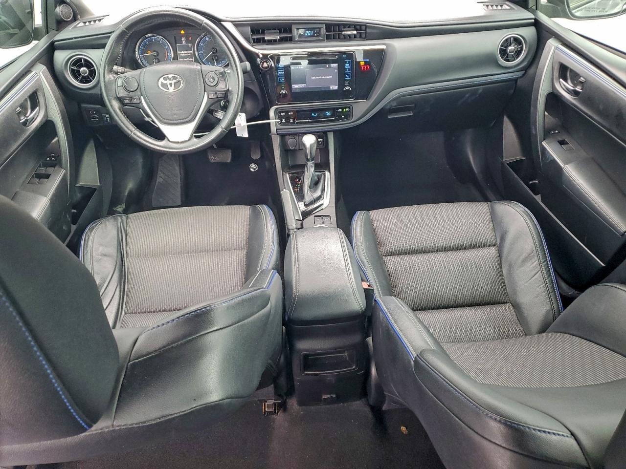 2019 TOYOTA COROLLA L photo 8