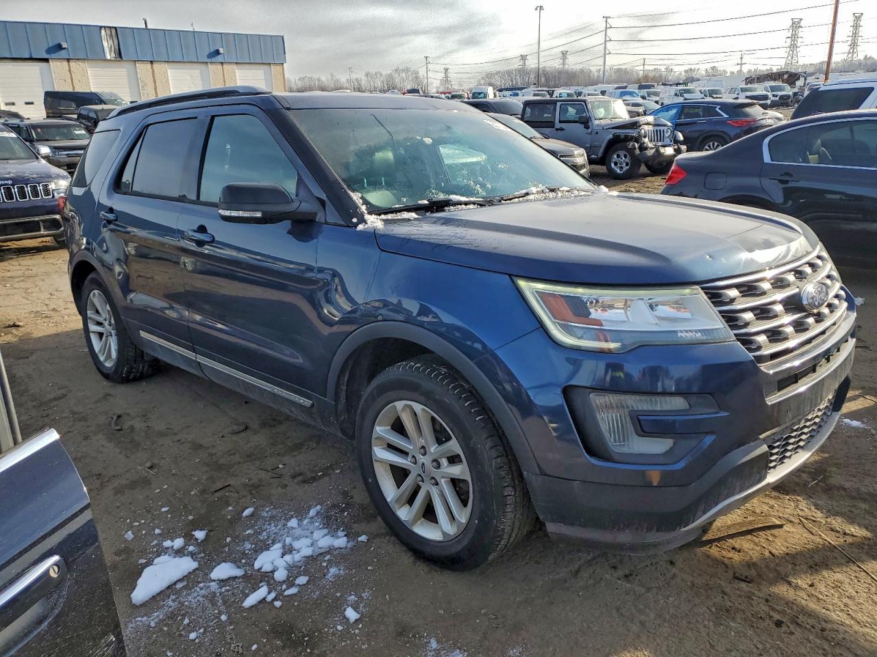 2017 FORD EXPLORER XLT photo 4