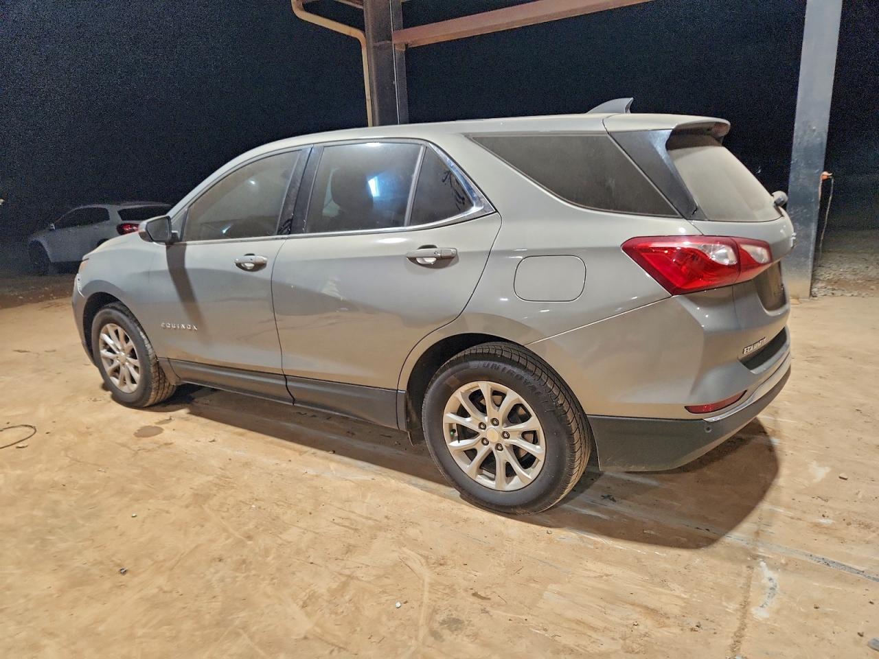 2018 CHEVROLET EQUINOX LT photo 2
