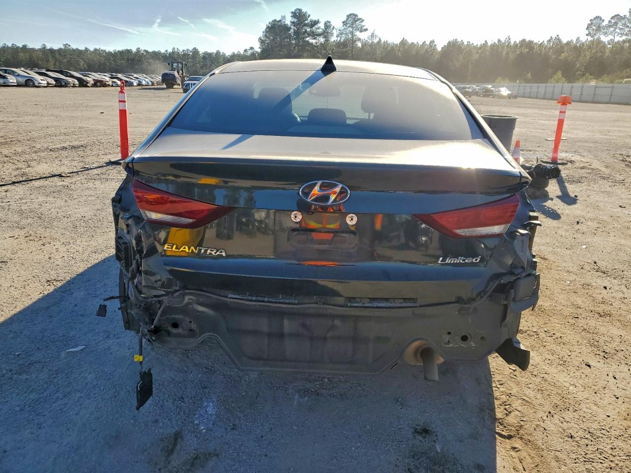 2017 HYUNDAI ELANTRA SE photo 6