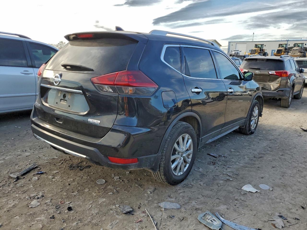 2019 NISSAN ROGUE S photo 3