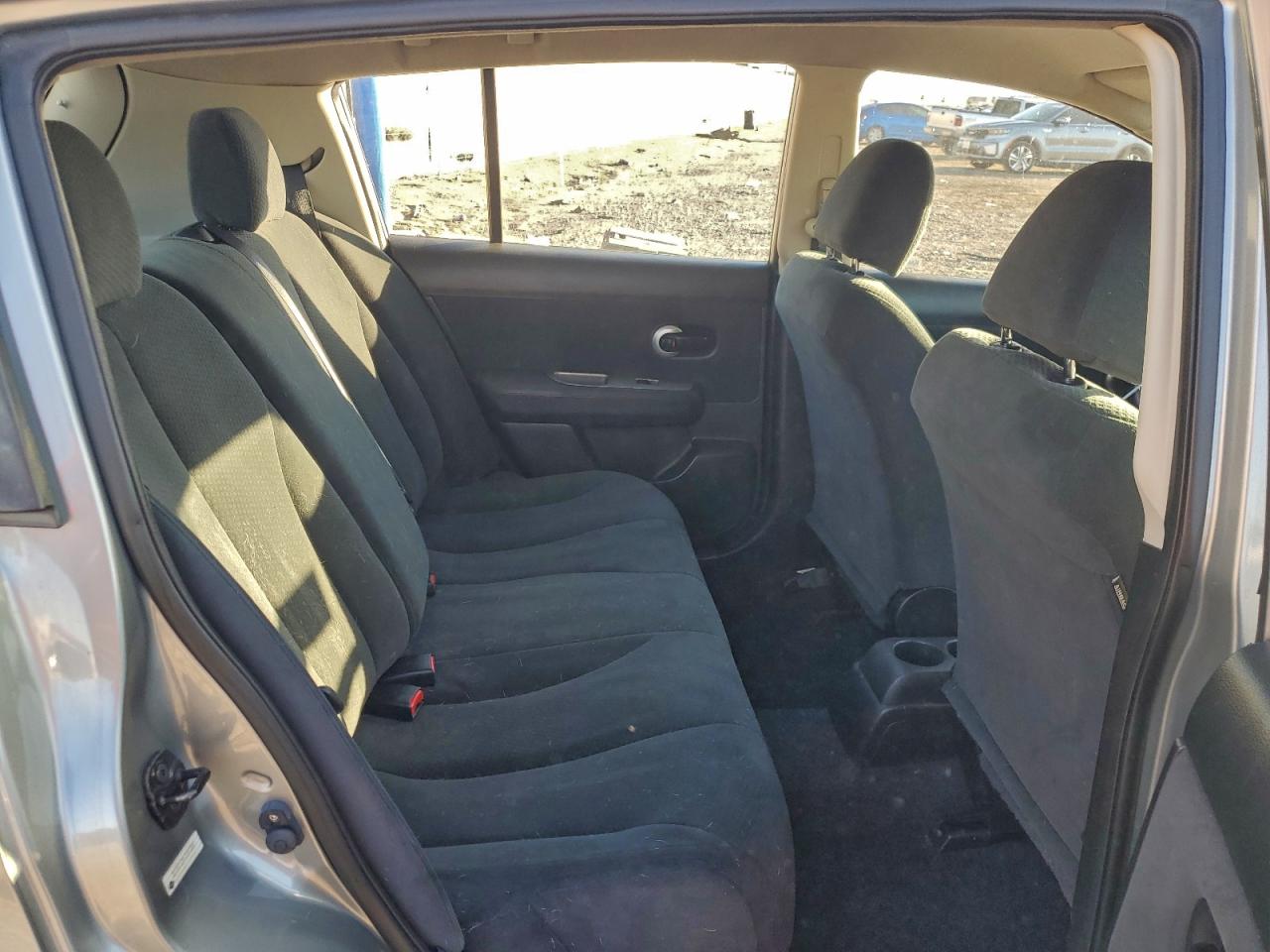 2012 NISSAN VERSA S photo 10