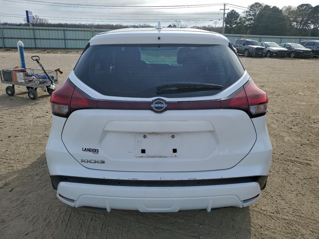 2022 NISSAN KICKS S photo 6