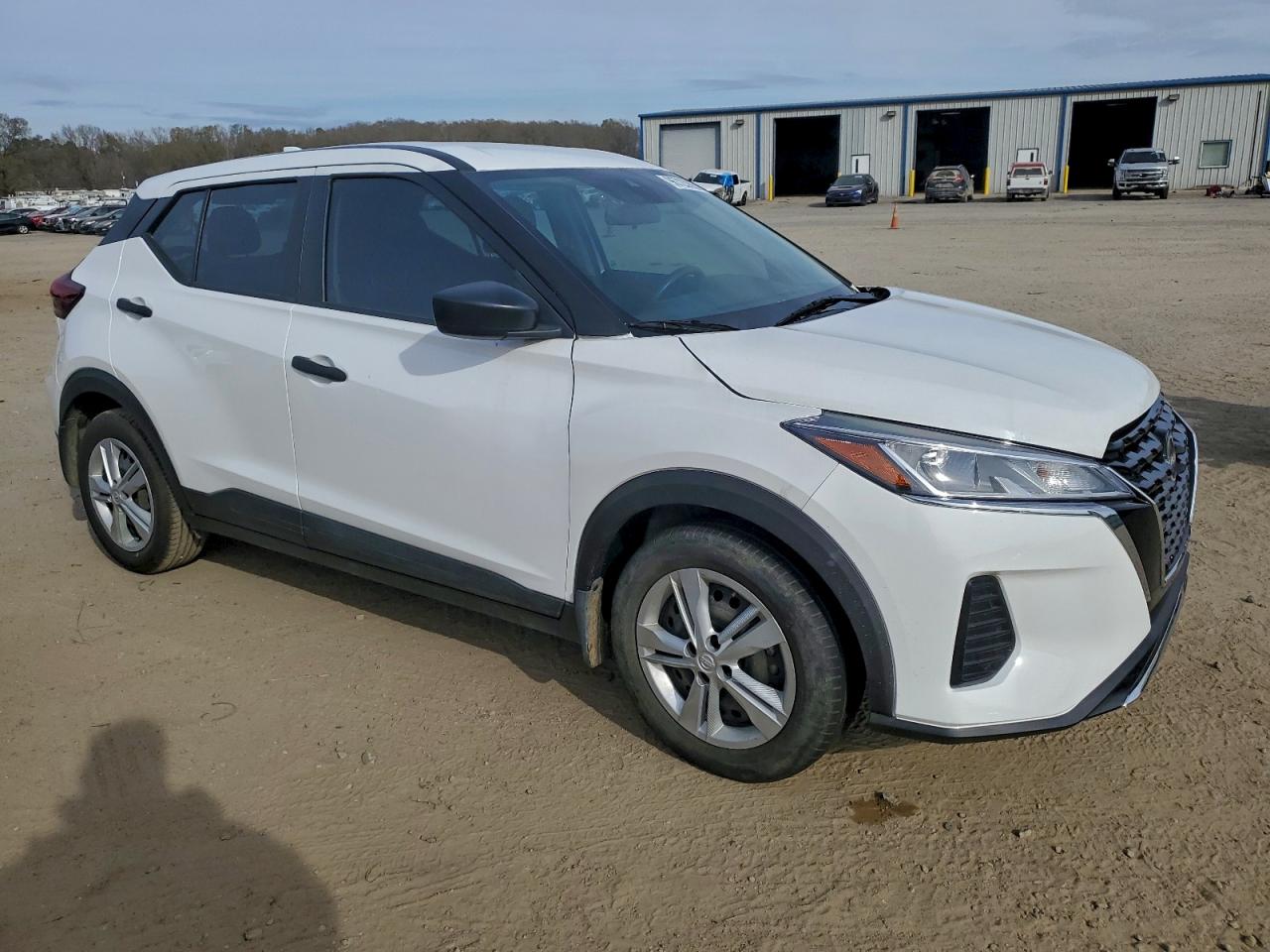 2022 NISSAN KICKS S photo 4