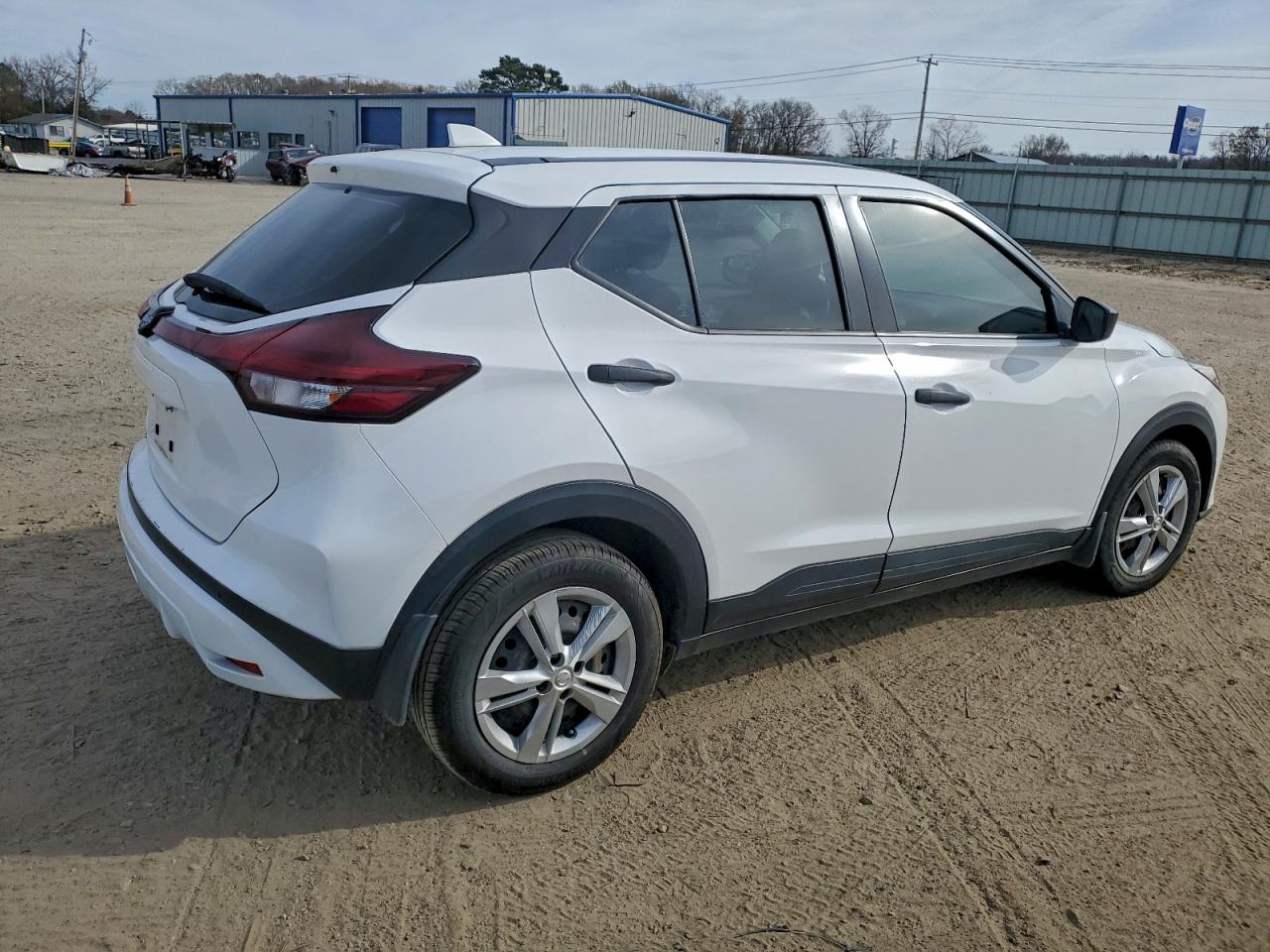 2022 NISSAN KICKS S photo 3