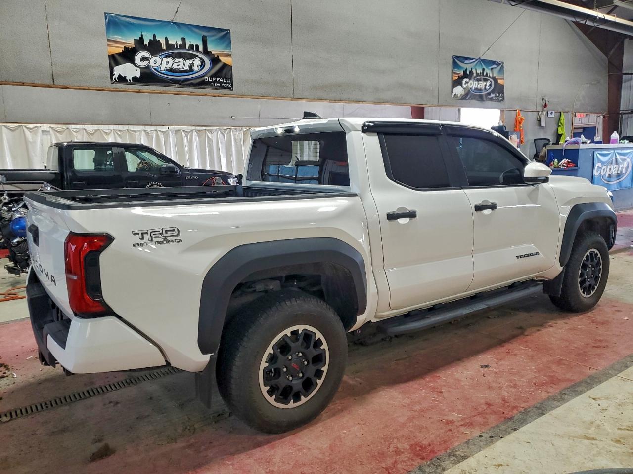 2024 TOYOTA TACOMA DOUBLE CAB photo 3