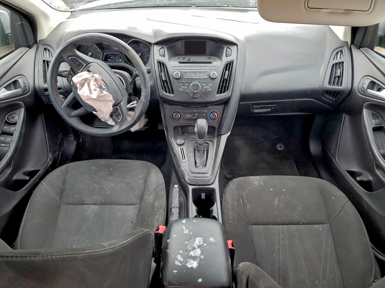 2017 FORD FOCUS SE photo 8