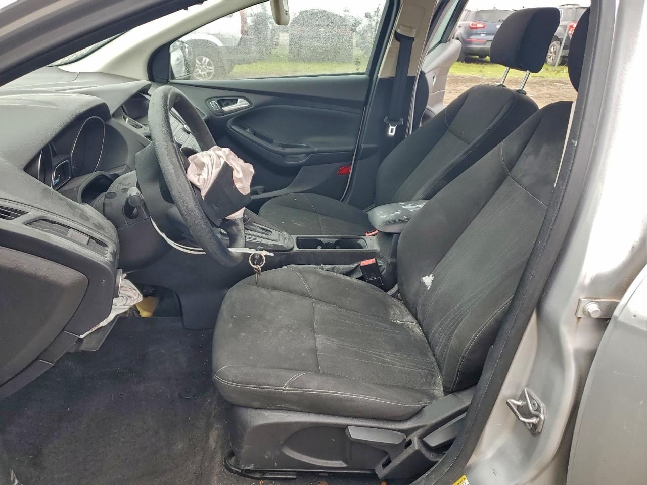 2017 FORD FOCUS SE photo 7