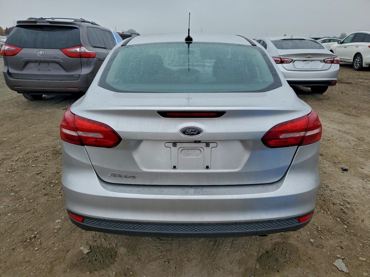 2017 FORD FOCUS SE photo 6