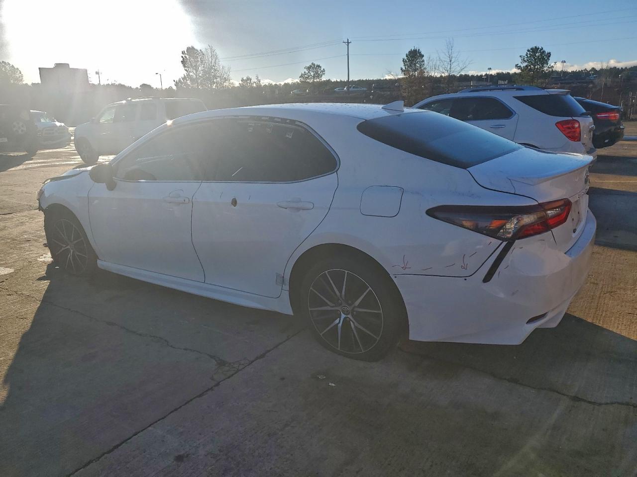 2021 TOYOTA CAMRY SE photo 3