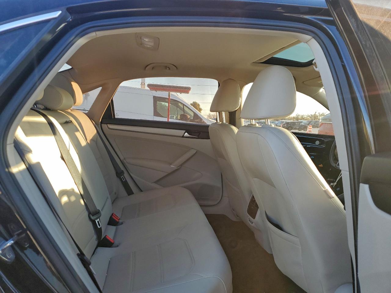 2020 VOLKSWAGEN PASSAT SE photo 10