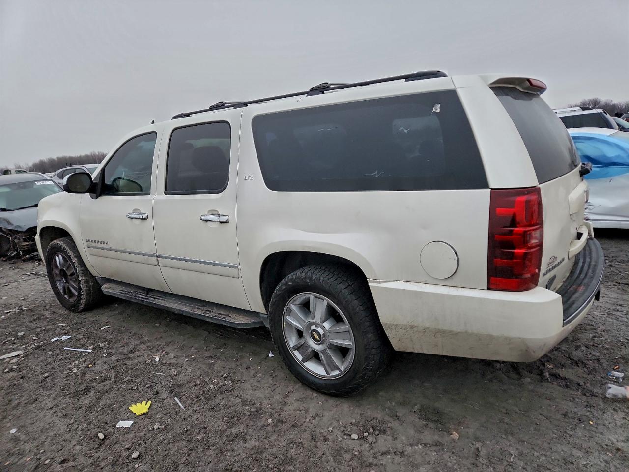 2010 CHEVROLET SUBURBAN C1500 LTZ photo 2