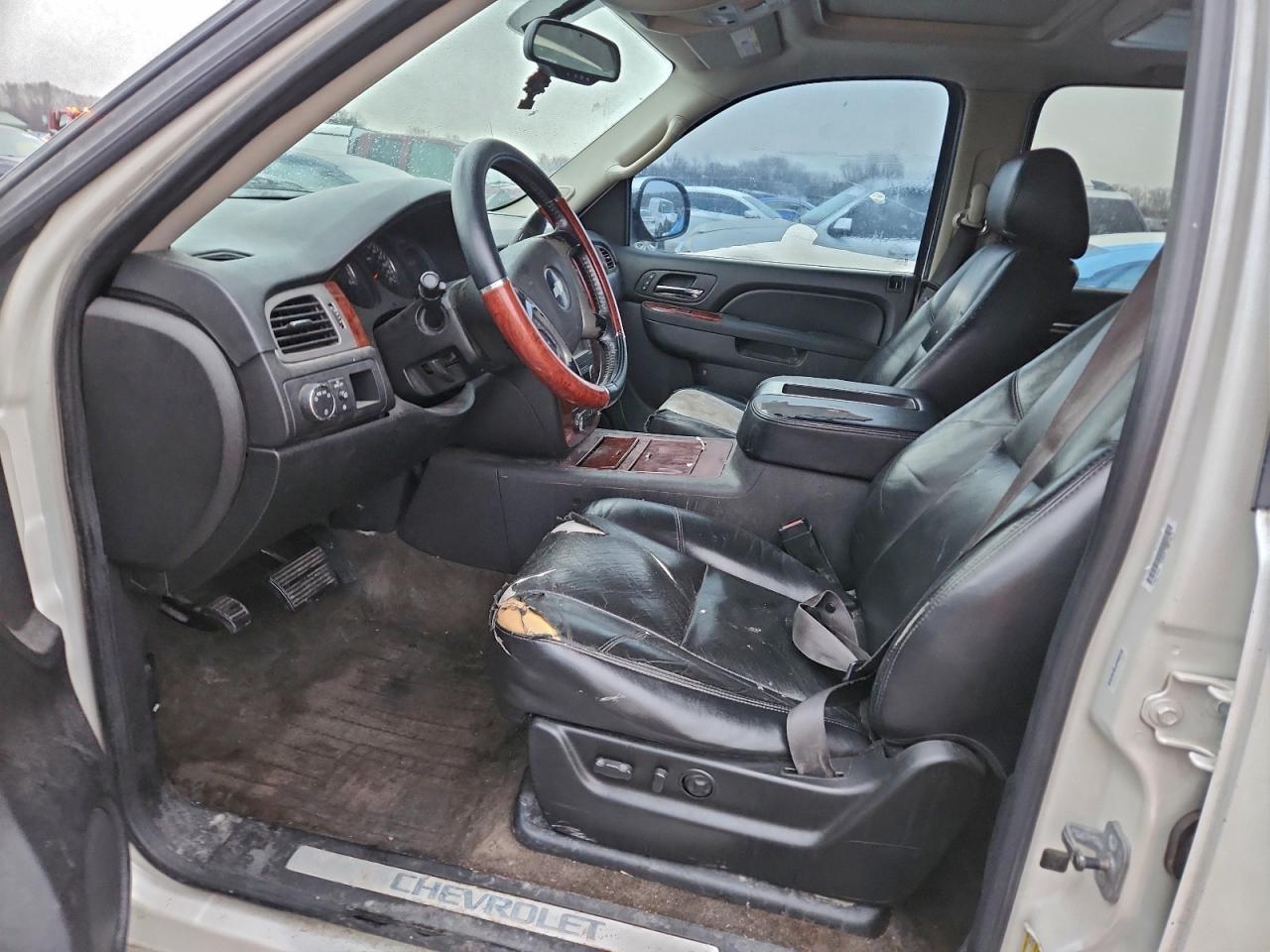 2010 CHEVROLET SUBURBAN C1500 LTZ photo 7