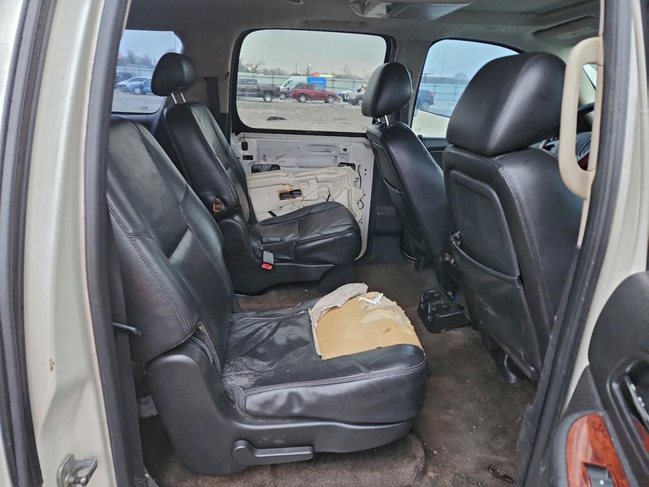 2010 CHEVROLET SUBURBAN C1500 LTZ photo 11