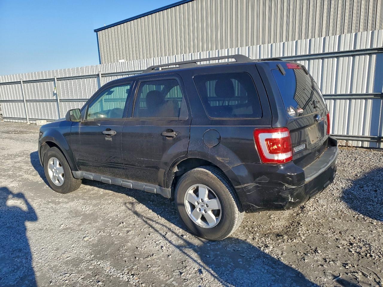 2010 FORD ESCAPE XLT photo 2