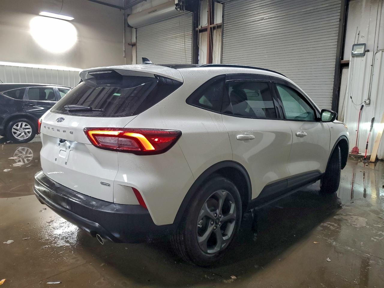 2025 FORD ESCAPE ST LINE photo 3