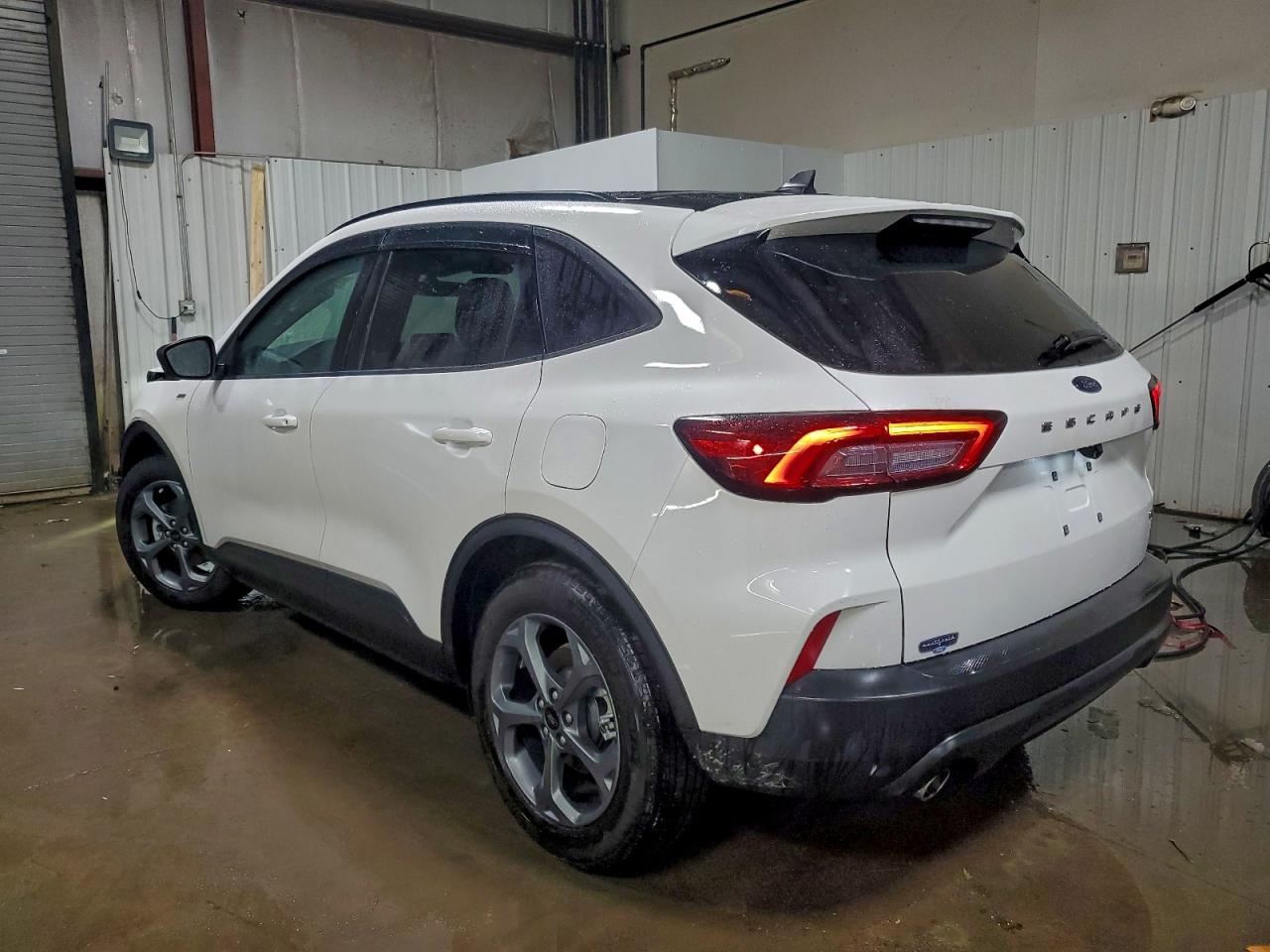 2025 FORD ESCAPE ST LINE photo 2
