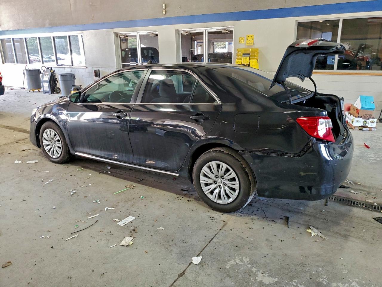 2013 TOYOTA CAMRY HYBRID photo 2