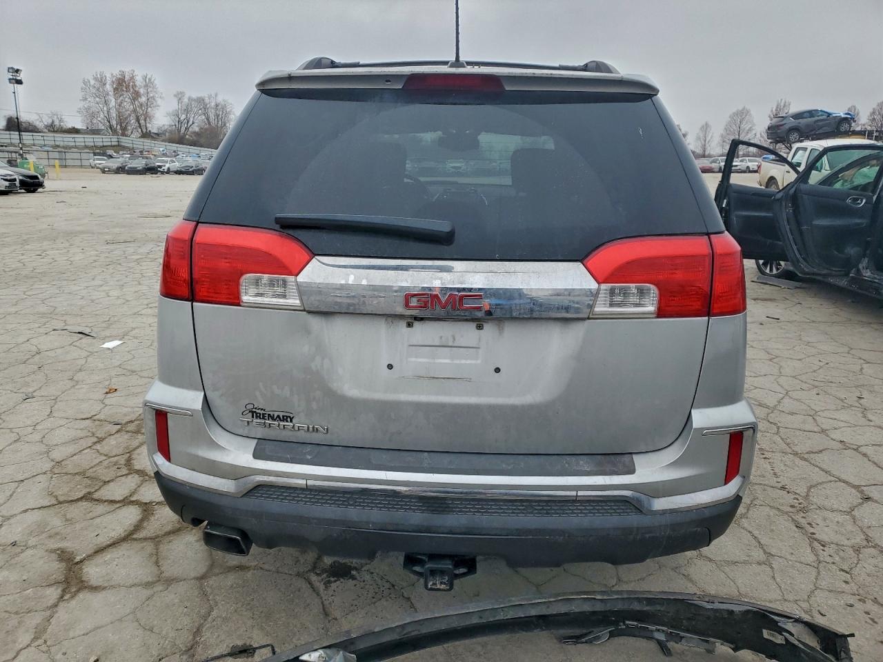 2017 GMC TERRAIN SLE photo 6