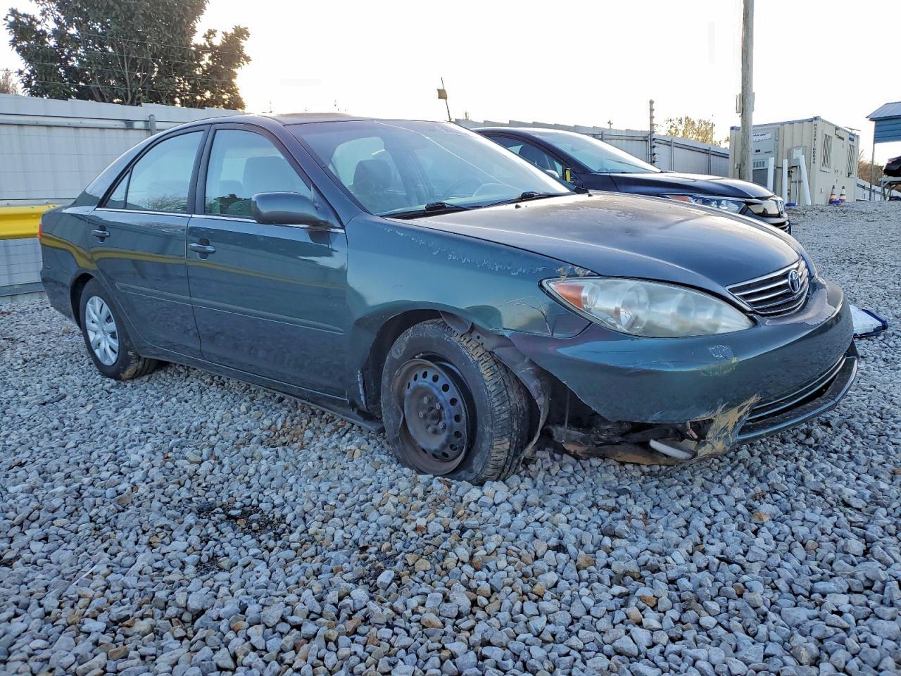 2005 TOYOTA CAMRY LE photo 4