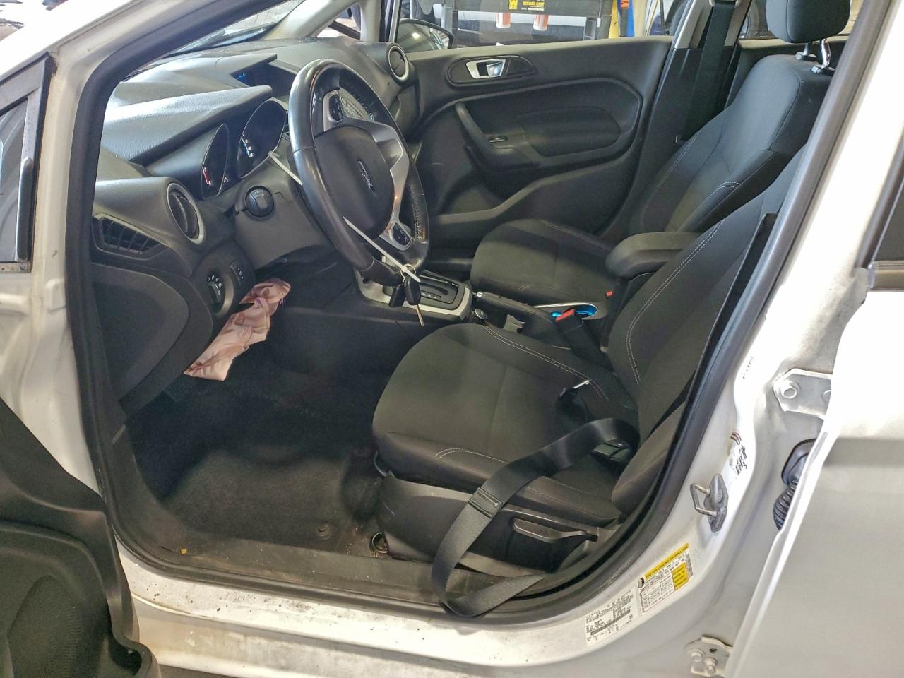2016 FORD FIESTA SE photo 7