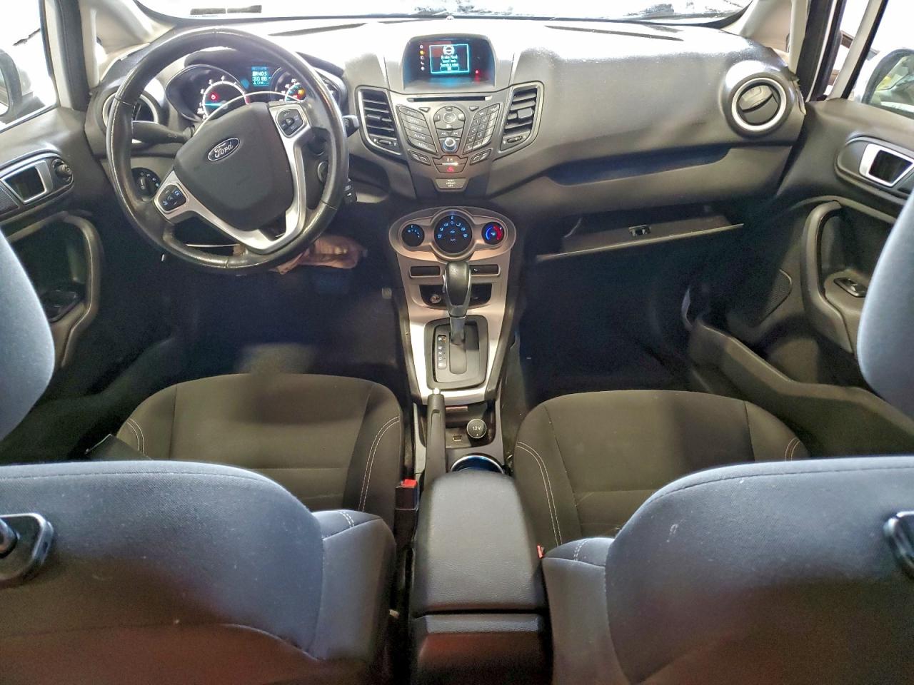 2016 FORD FIESTA SE photo 8