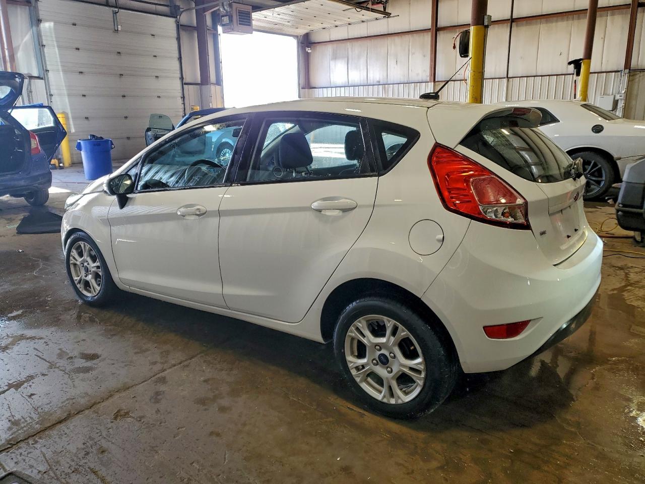 2016 FORD FIESTA SE photo 2