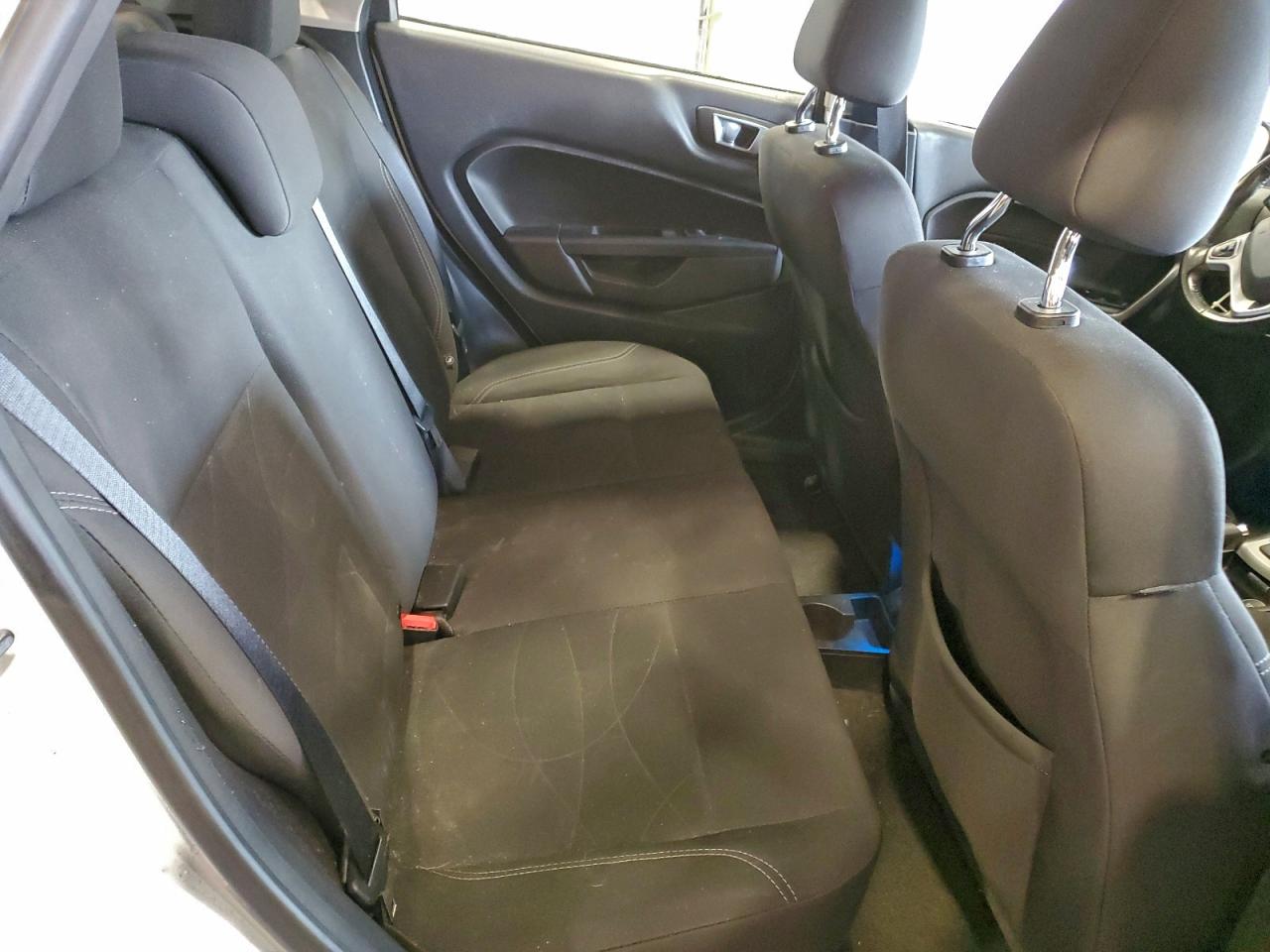 2016 FORD FIESTA SE photo 10