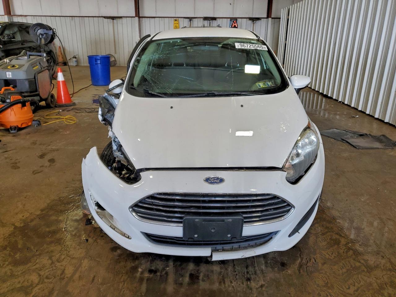 2016 FORD FIESTA SE photo 5