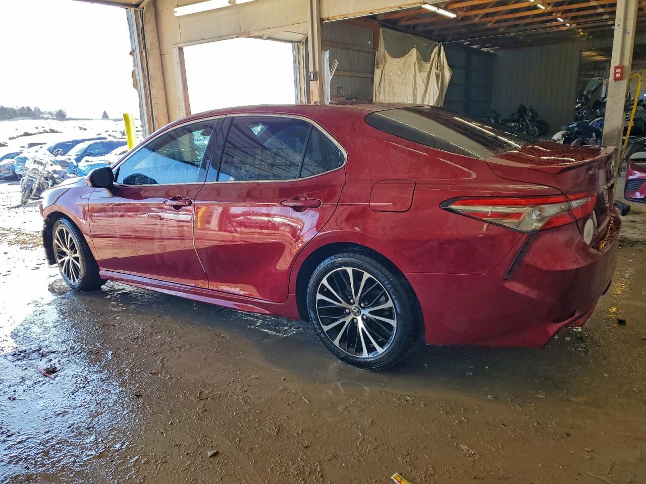 2018 TOYOTA CAMRY L photo 2