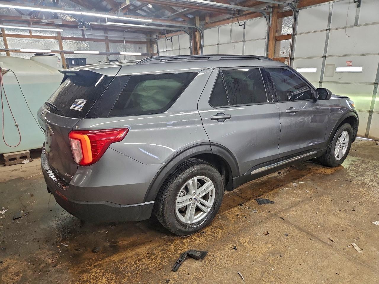 2024 FORD EXPLORER XLT photo 3