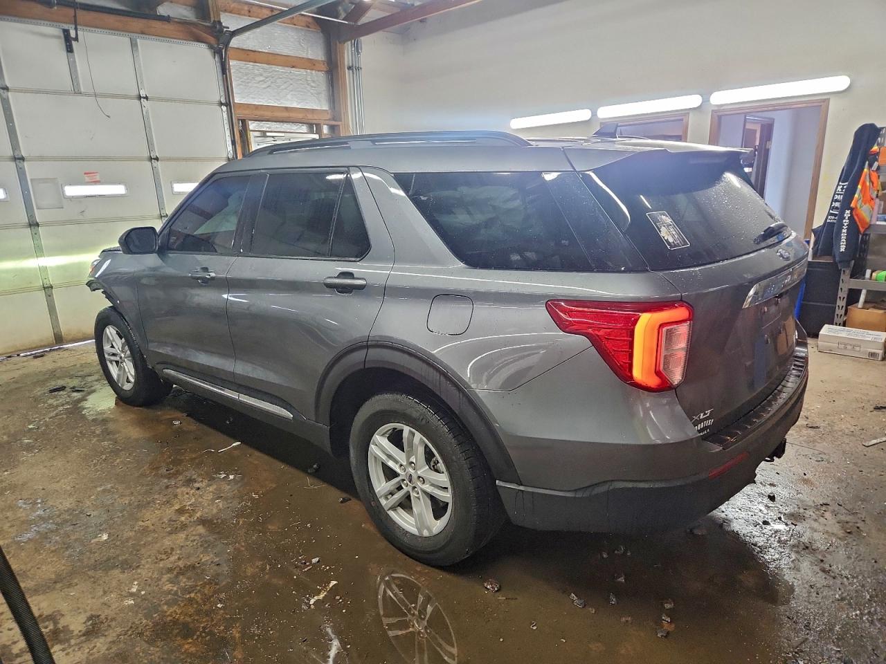 2024 FORD EXPLORER XLT photo 2