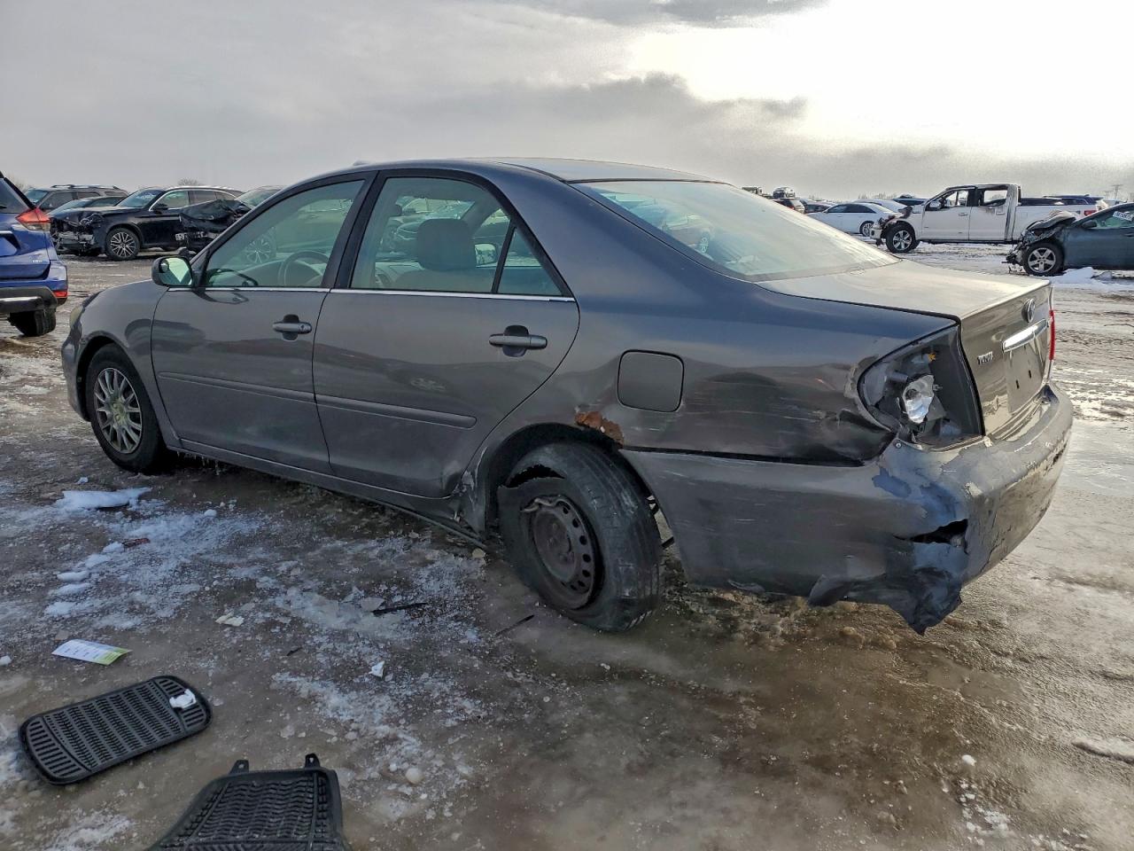 2005 TOYOTA CAMRY LE photo 2
