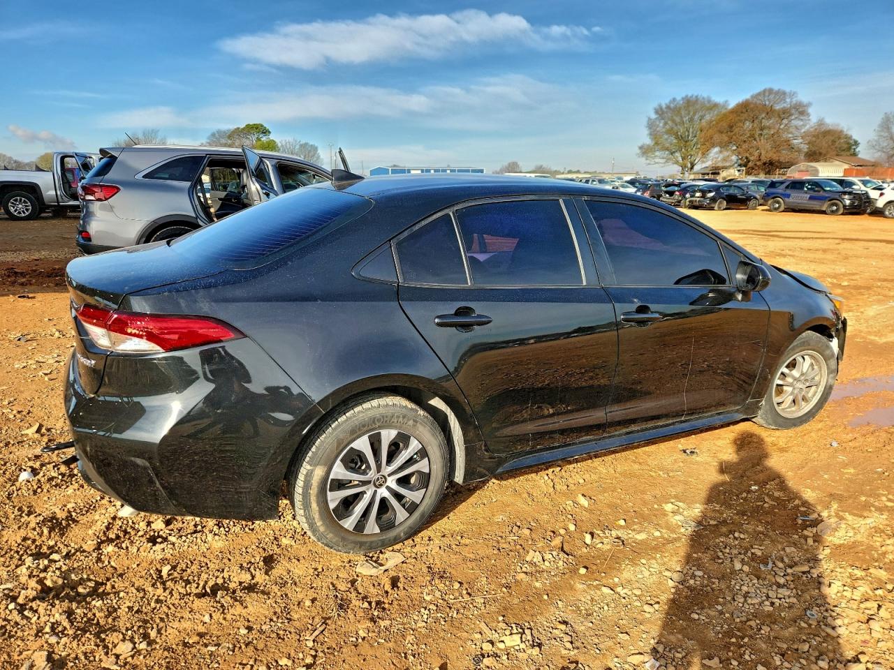 2022 TOYOTA COROLLA LE photo 3