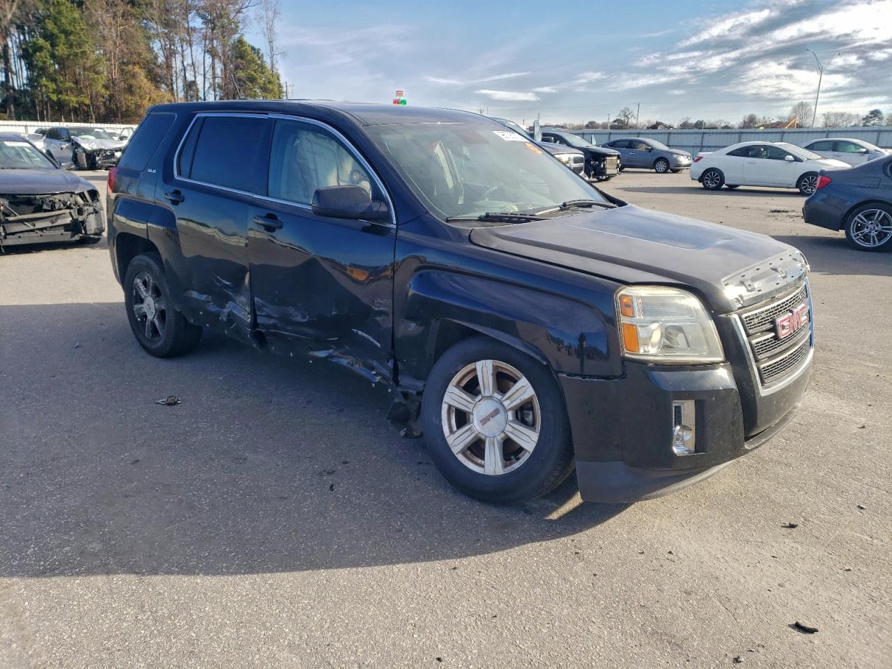 2015 GMC TERRAIN SLE photo 4