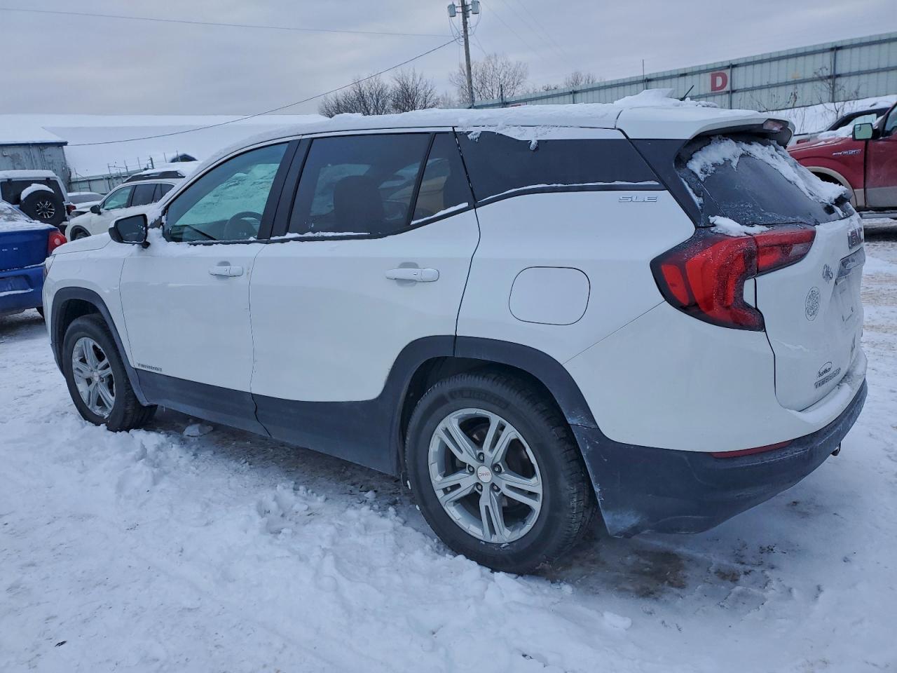 2019 GMC TERRAIN SLE photo 2