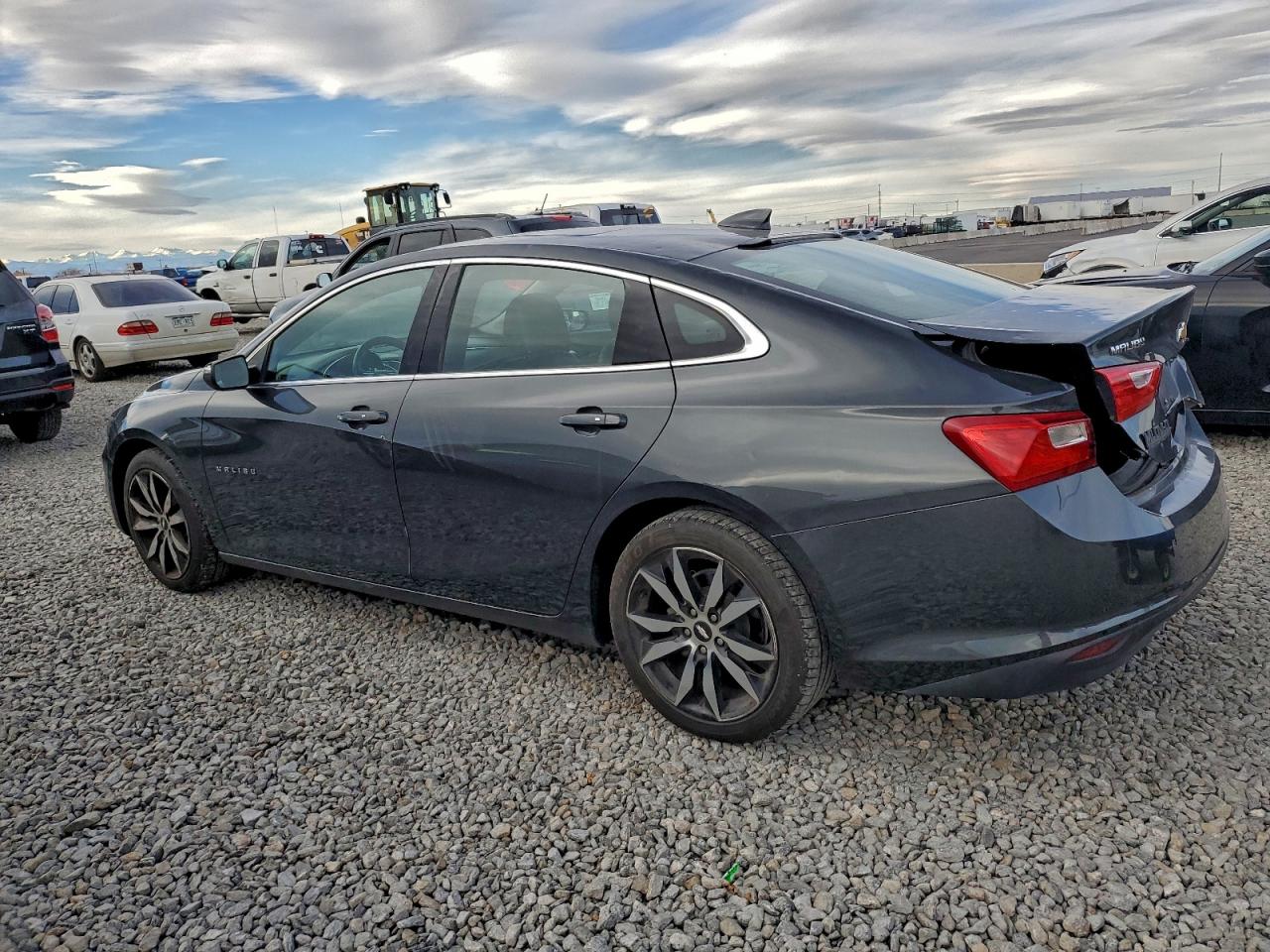 2017 CHEVROLET MALIBU LT photo 2