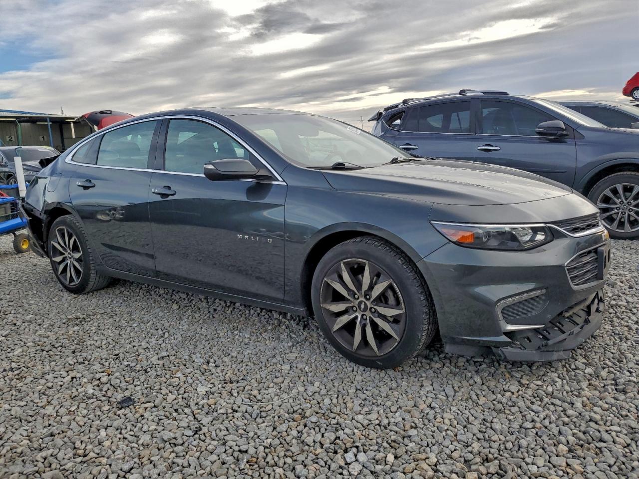 2017 CHEVROLET MALIBU LT photo 4