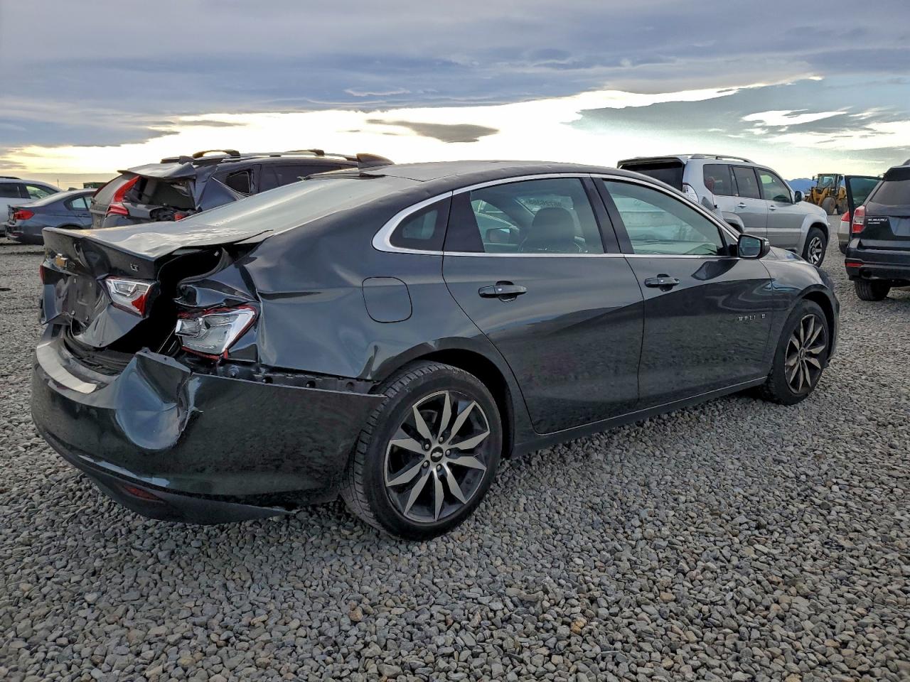 2017 CHEVROLET MALIBU LT photo 3