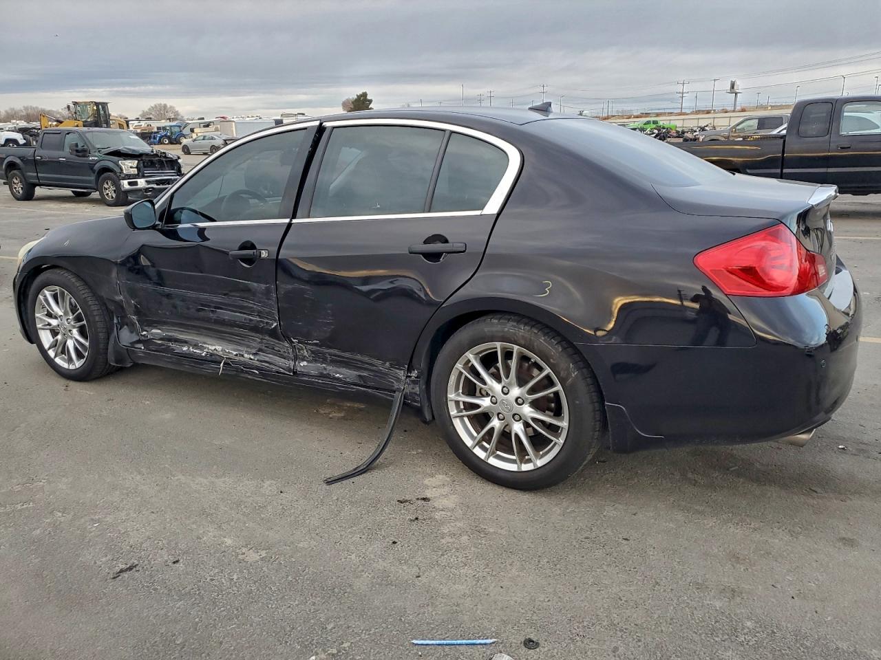 2013 INFINITI G37 BASE photo 2