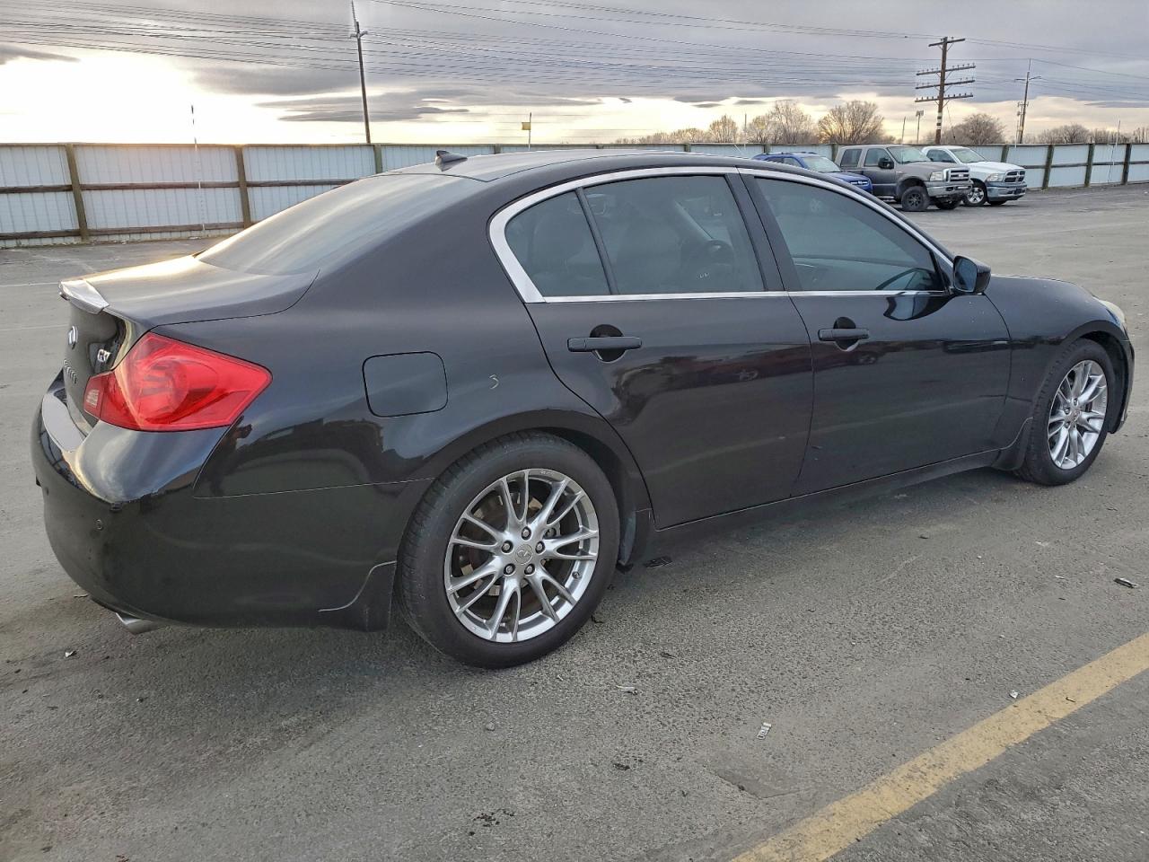 2013 INFINITI G37 BASE photo 3
